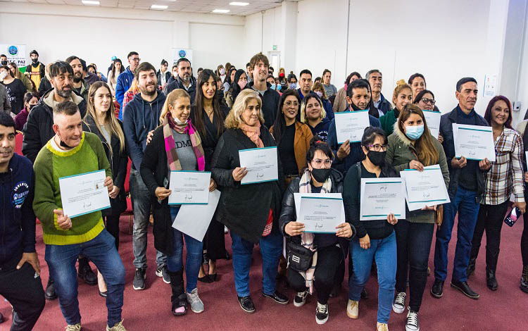 El S.A.E entregó certificados a cientos de auxiliares de José C. Paz