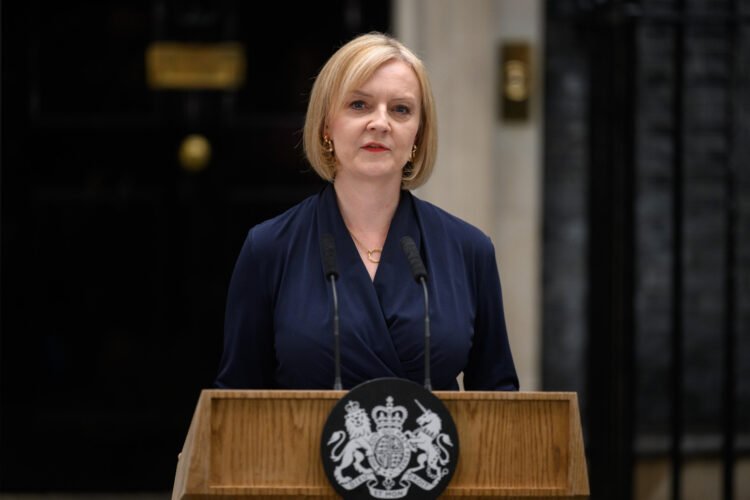 La primera ministra británica Liz Truss renunció tras permanecer solo 44 días en el poder