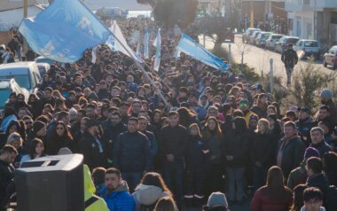 Frente a más de 2000 trabajadores, Grasso fue contundente ante la amenaza del Gobierno: «No vamos a permitir que le metan la mano en el bolsillo a los laburantes»